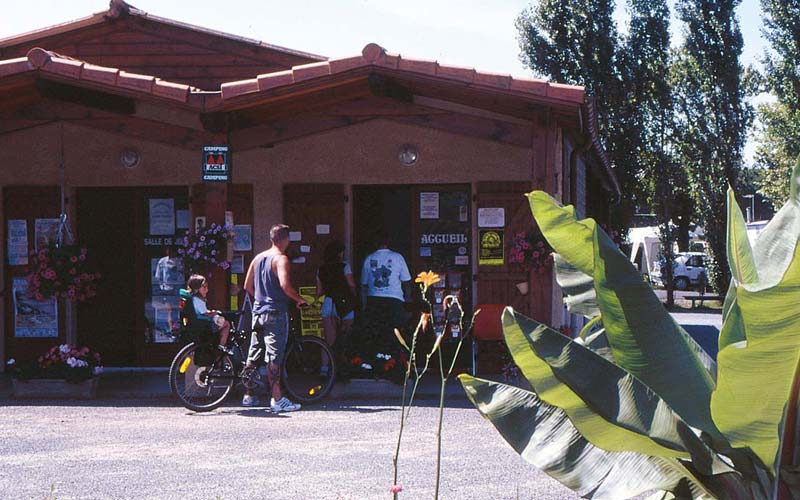 La récpetion du camping à Messanges Le Moussaillon dans les années 90