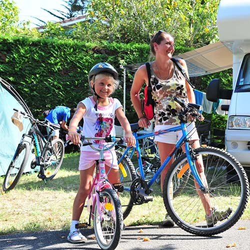 Parada para autocaravanas en el camping Le Moussaillon en Messanges, cerca de Hossegor y Vieux-Boucau