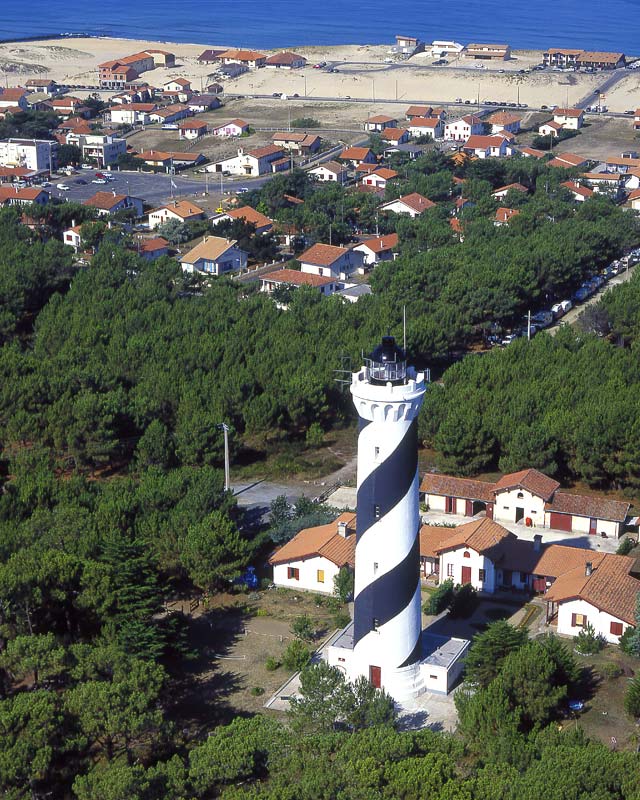 Vista aérea del faro de Contis en las Landas, cerca del camping