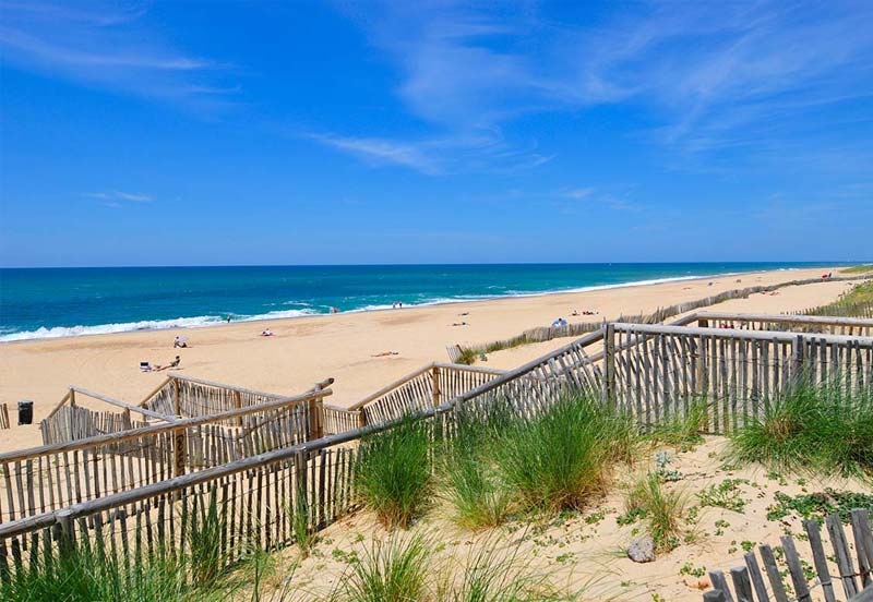 Playa de arena fina en las Landas, cerca del camping